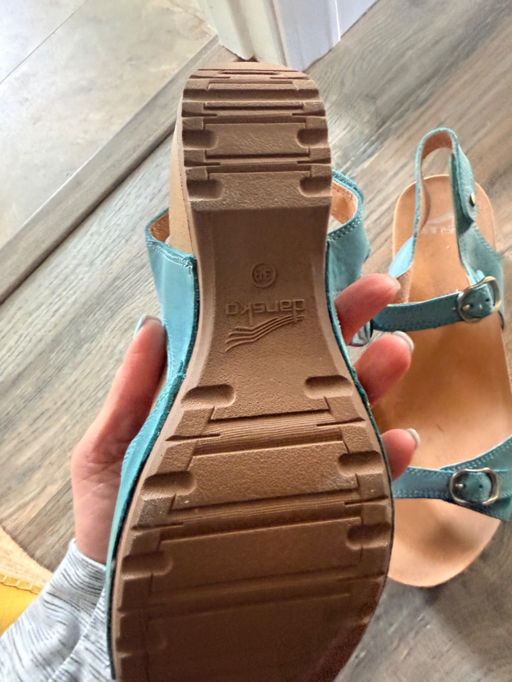 NEVER WORN Dansko sandal in lagoon - Picture 5 of 5